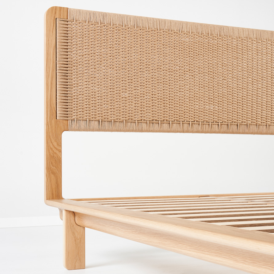 Lonis Bed