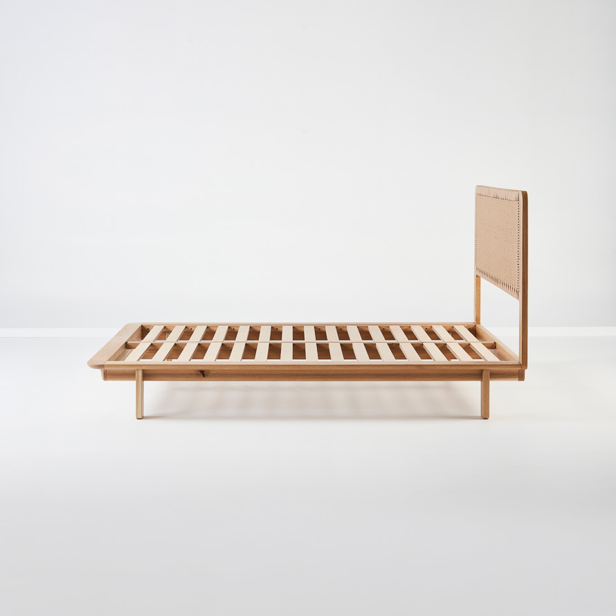 Lonis Bed