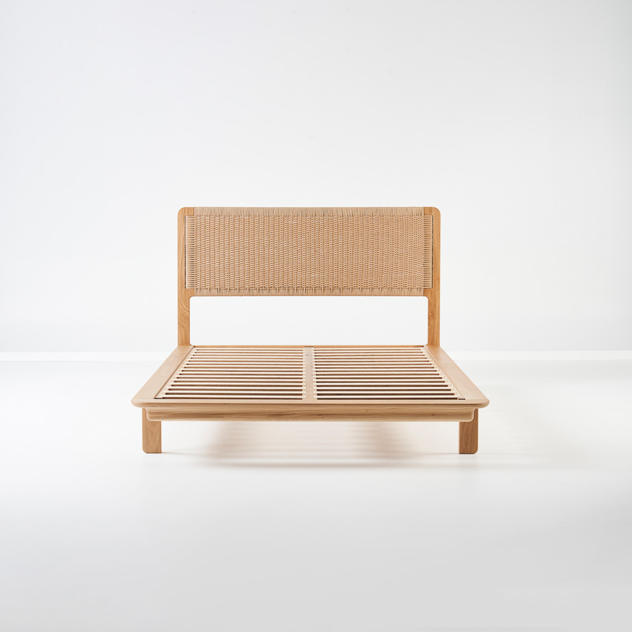 Lonis Bed