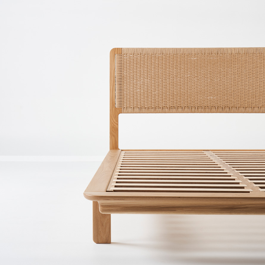Lonis Bed