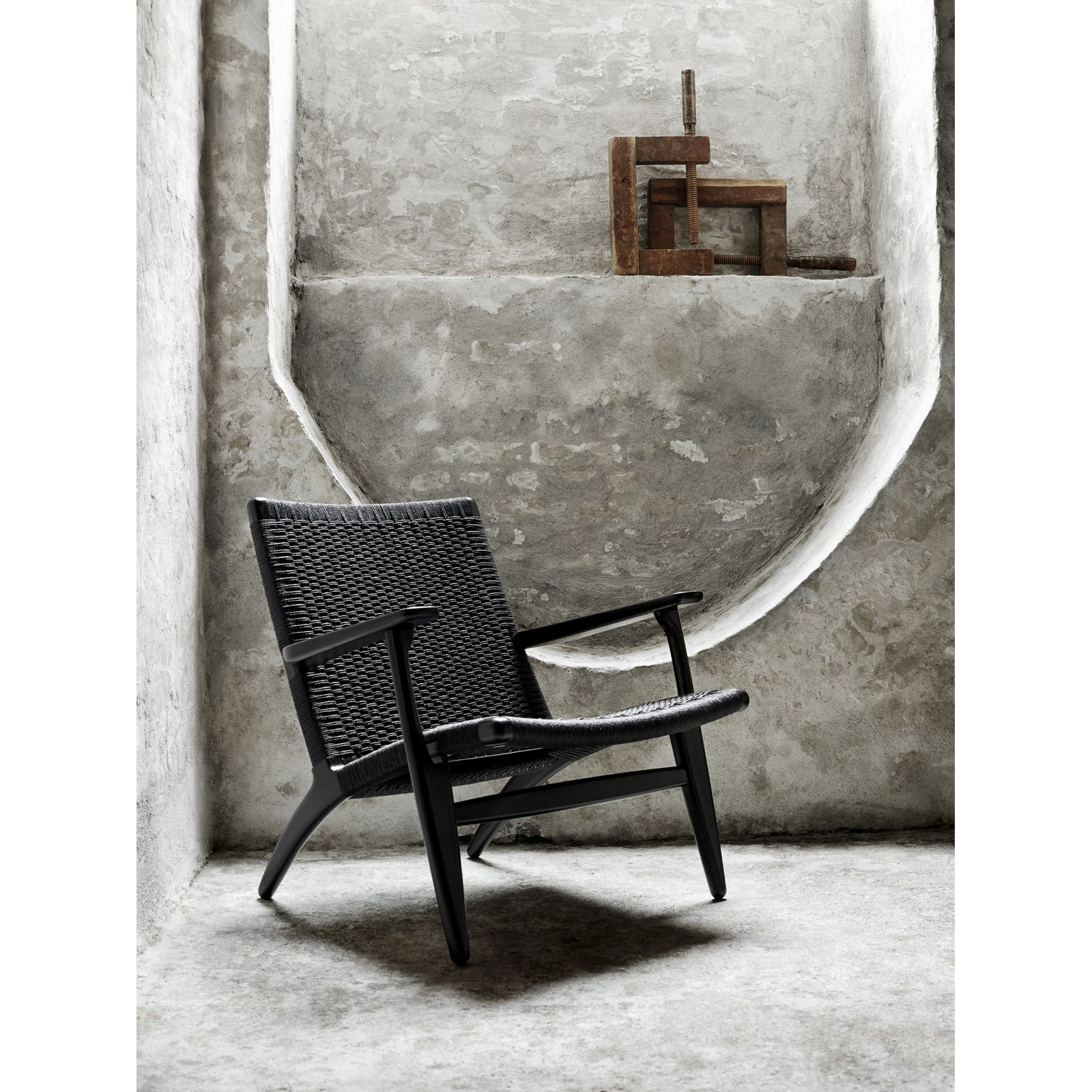 CH25 Lounge Chair