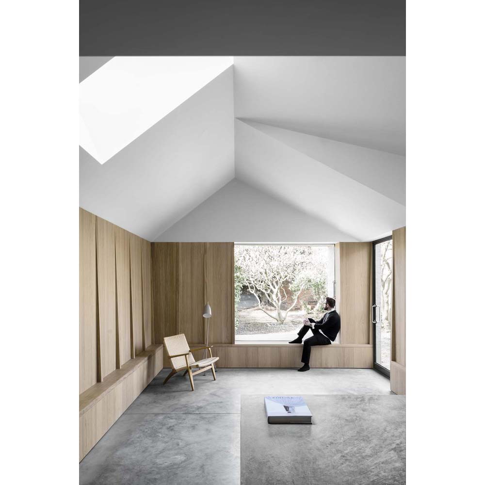 CH25 Lounge Chair