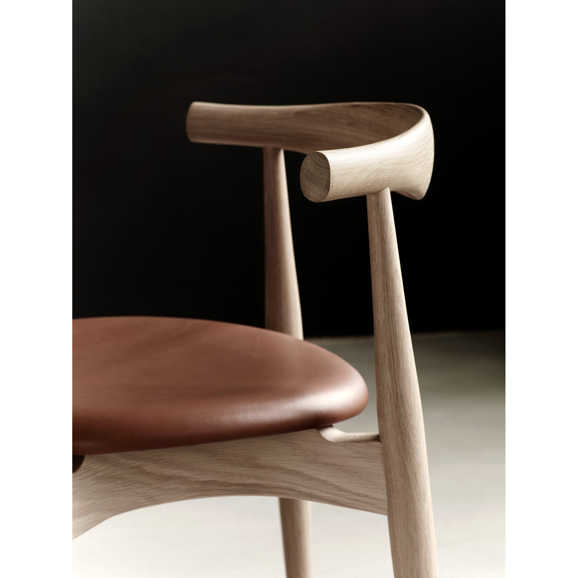 CH20 Elbow Chair